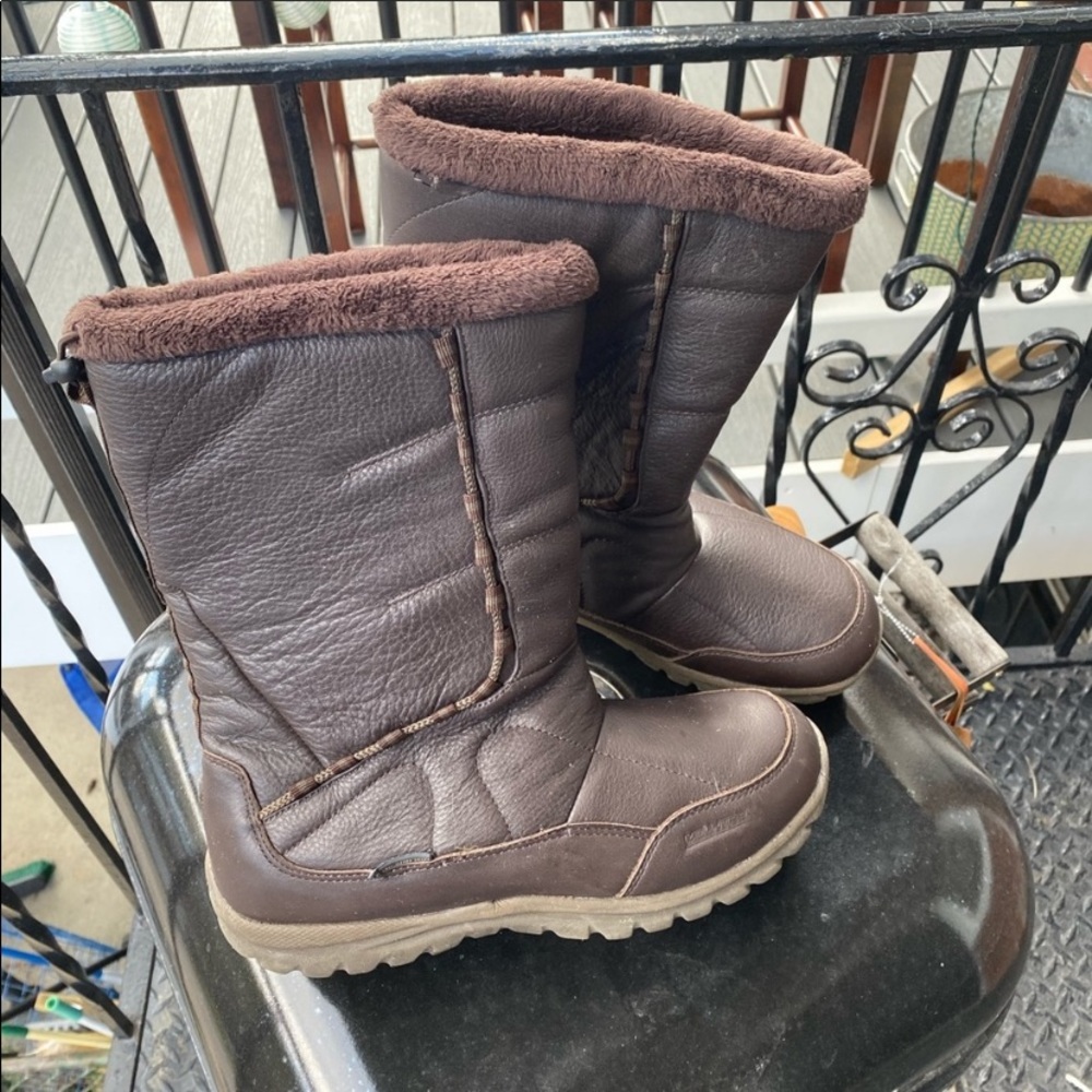 Brown Lisa boots size 9. Guc. Nice & Toasty